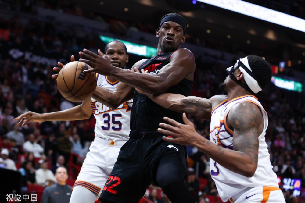 他迅速带球 他迅速带球